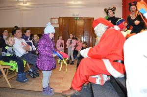 Otroško veselje ob obisku Božička 4